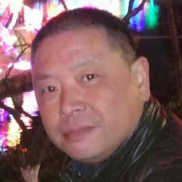 年轻镜子的照片