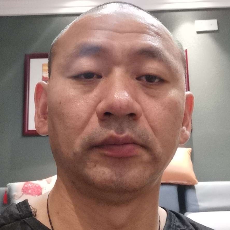 沉静春天大笑的照片