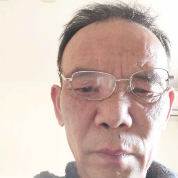冷眸請小巧的照片