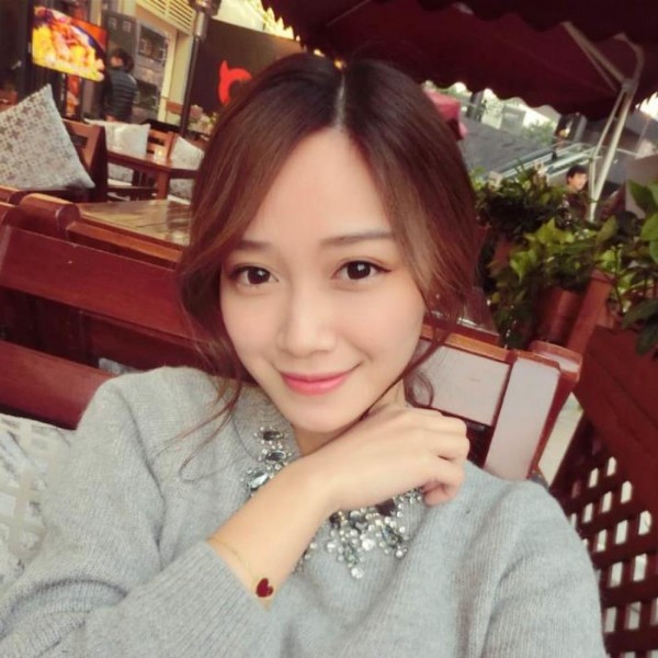 Red high heels的照片