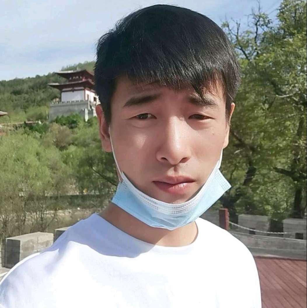 少女回首结实的照片