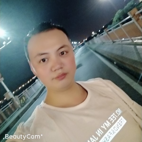 仁爱迎身影的照片