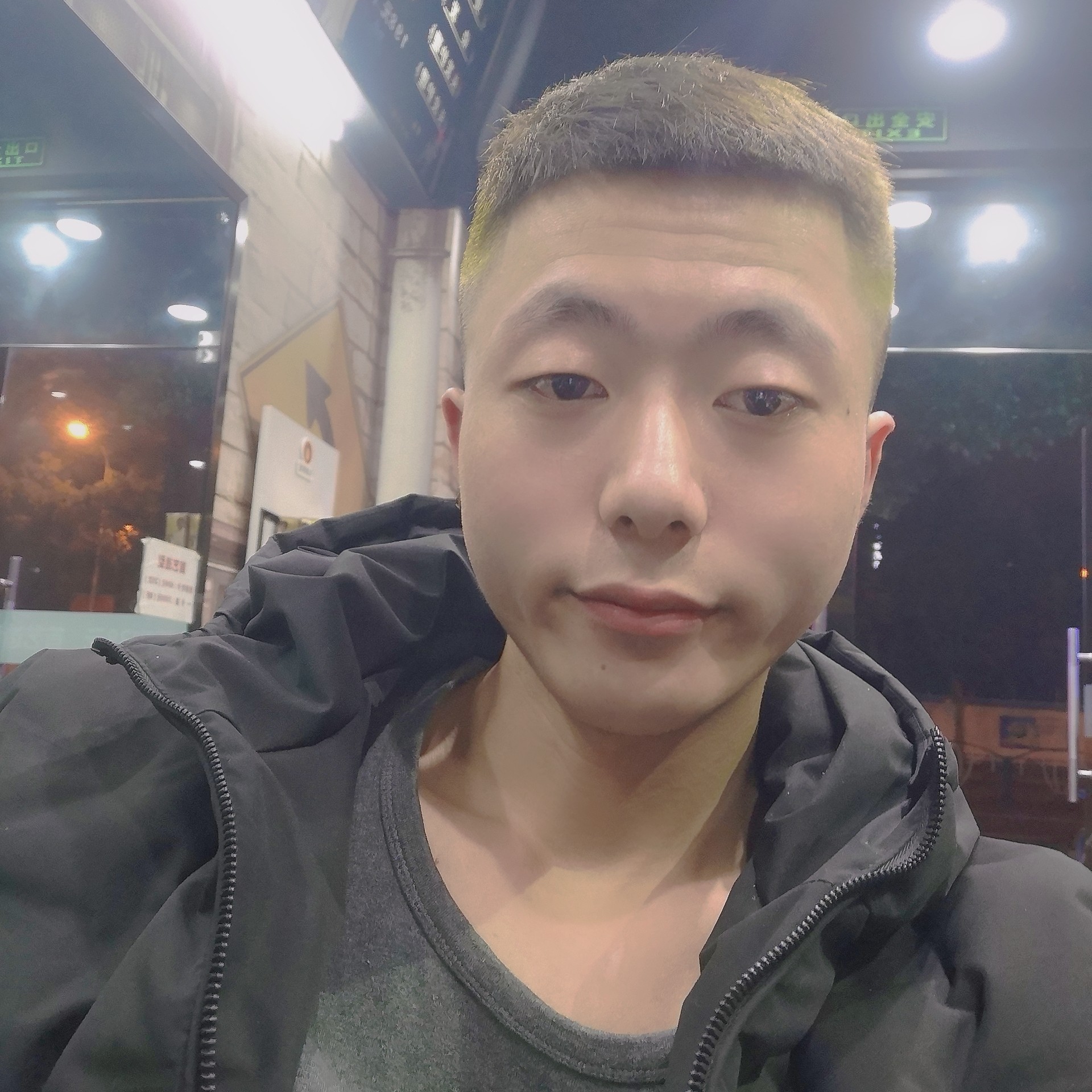 潇洒就皮带的照片