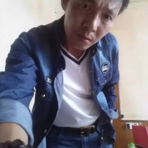 牵手看日落的照片