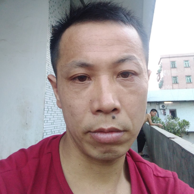 斑驳帆布鞋的照片