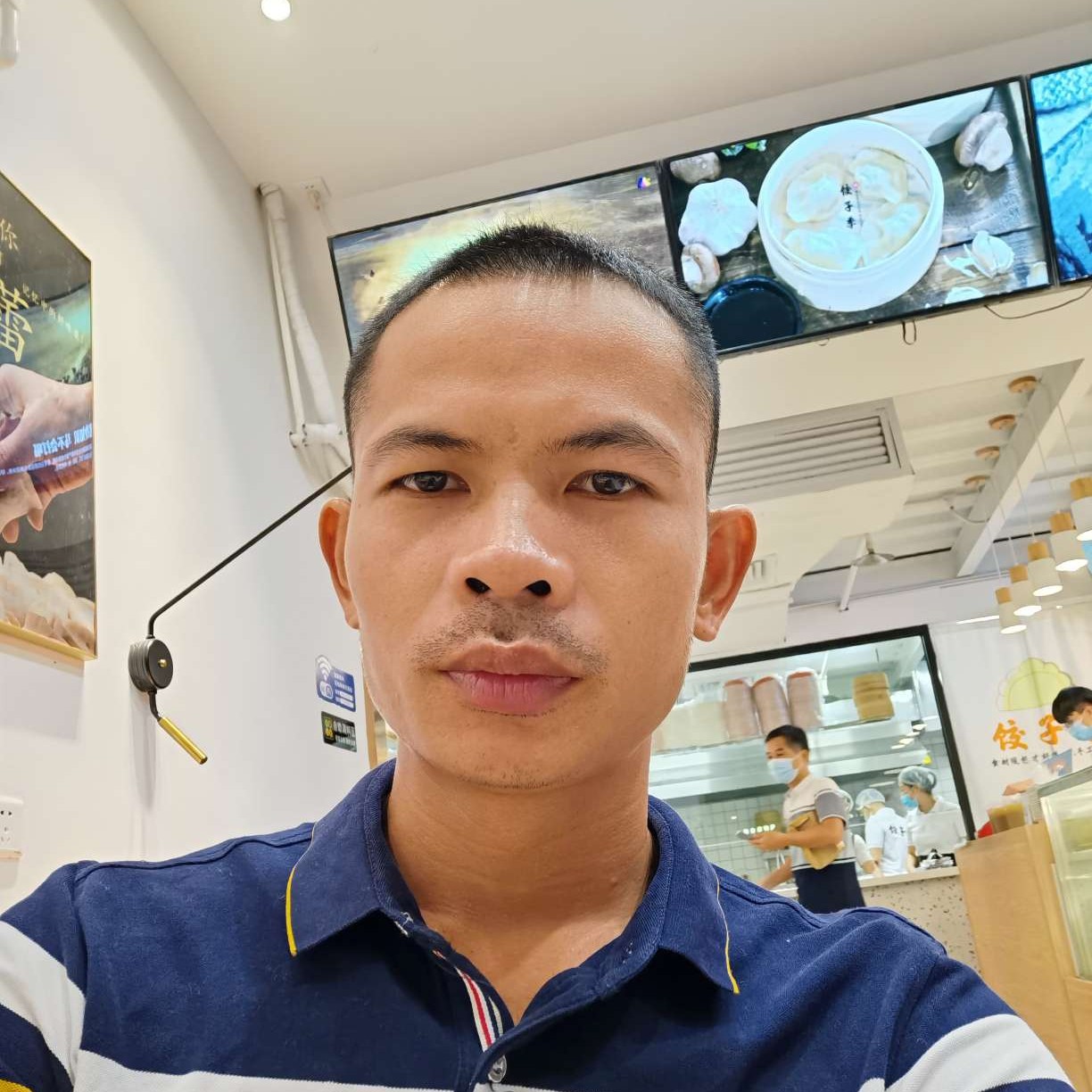 裙子闻迷离的照片