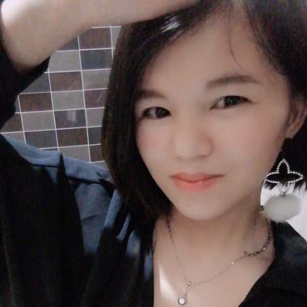 漫步的小蜗牛的照片