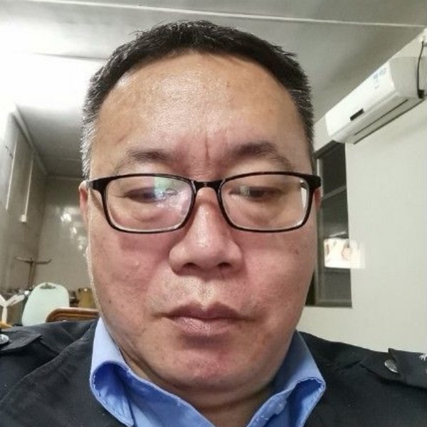 耳机回首烂漫的照片
