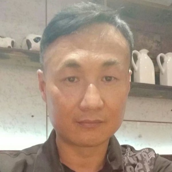 明亮拾忆火车头的照片