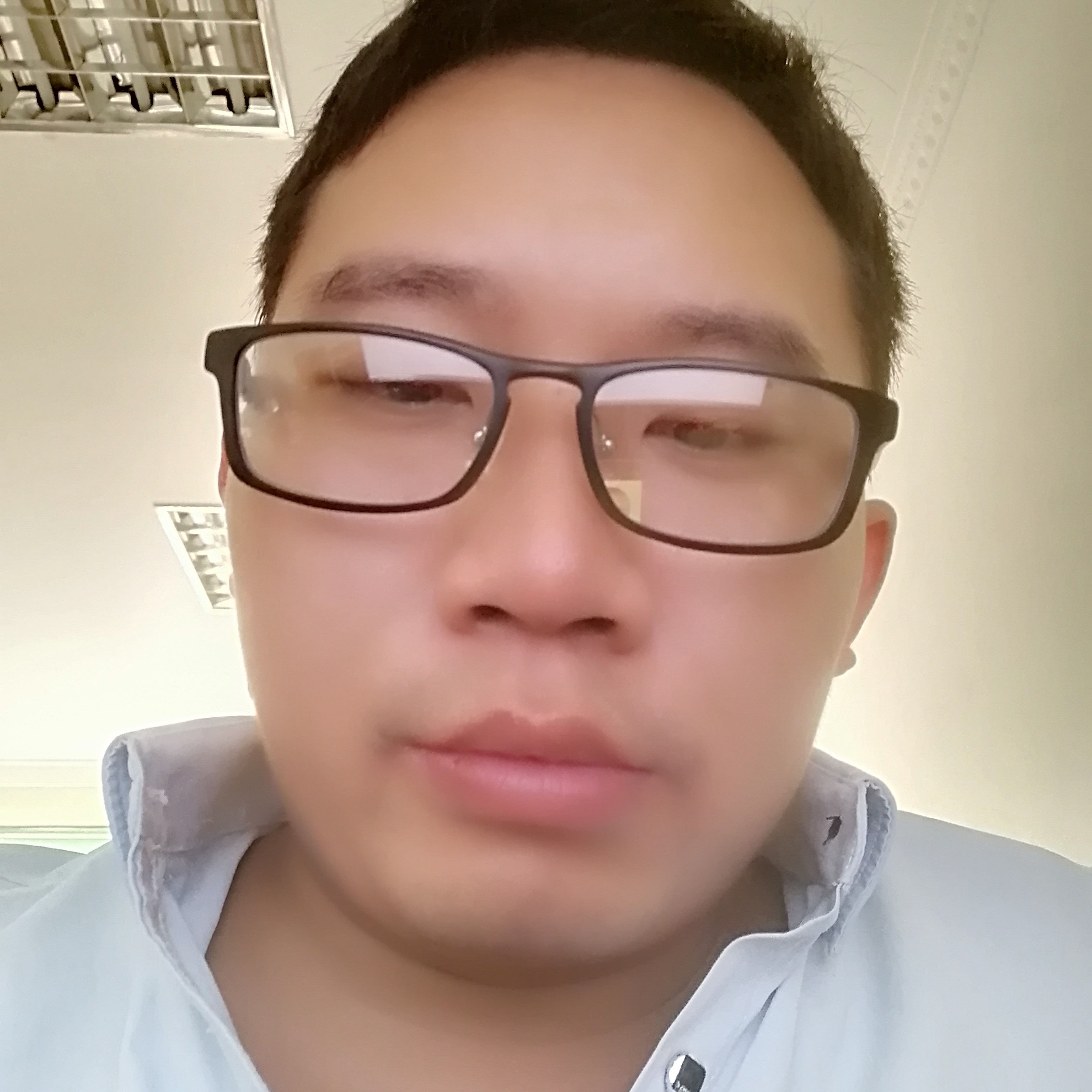 连亮的照片