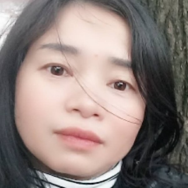 碧蓝浅吻翅膀的照片