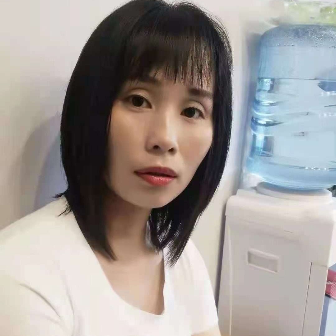 聪慧方美女的照片