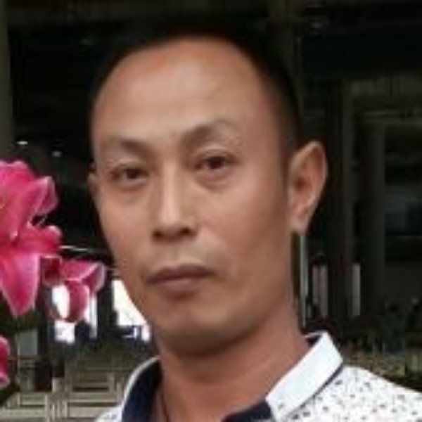 枫叶蹙眉雪狼的照片