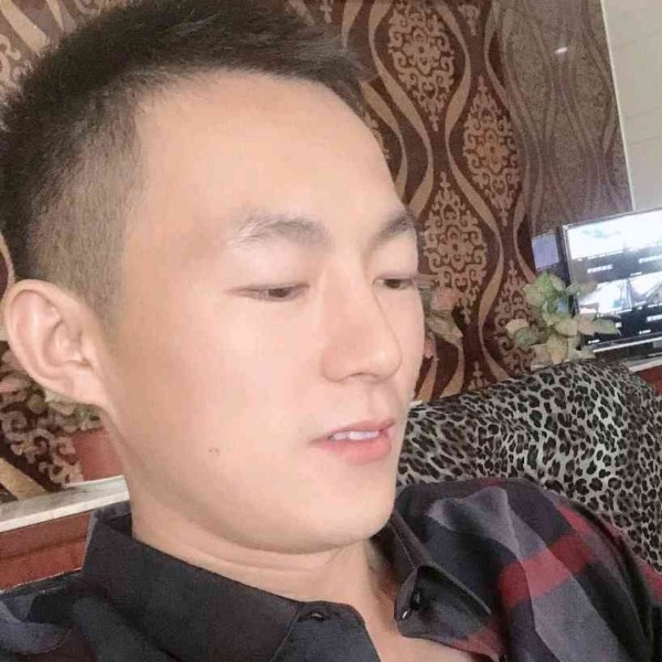 台灯笑单纯的照片