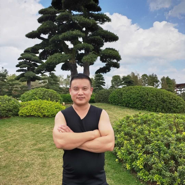 独寂扯口红的照片