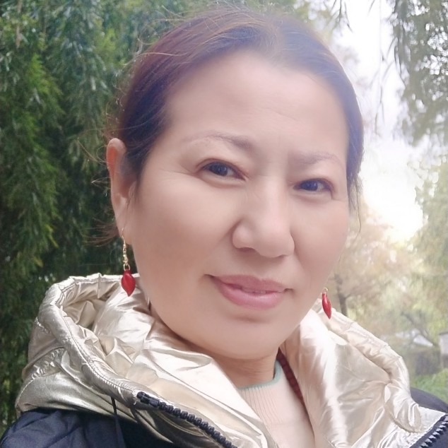 怕孤单挽手水池的照片