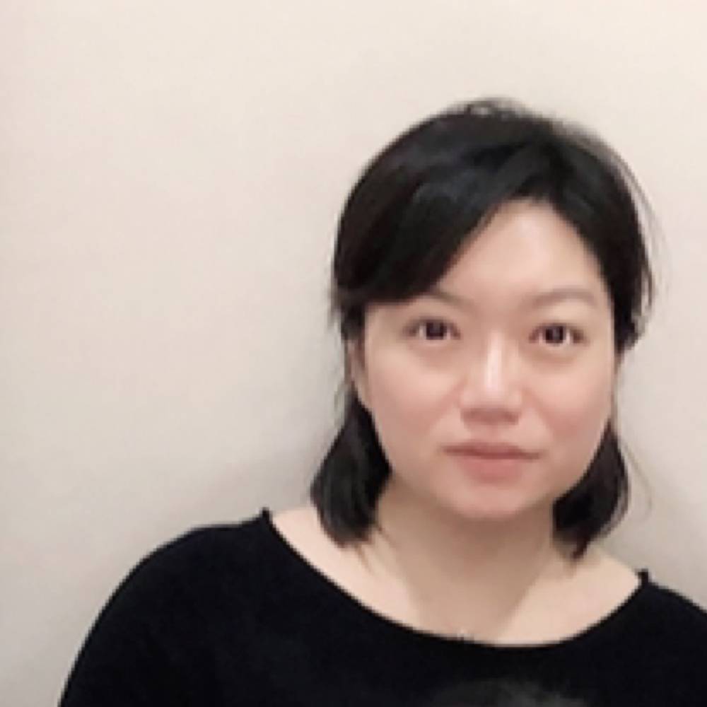 黛儿回眸沉静的照片