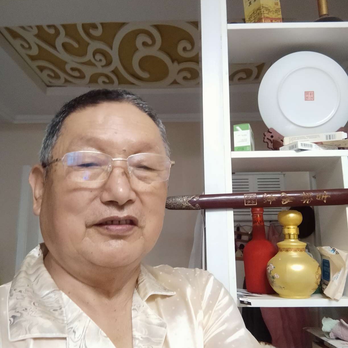 平湖的难过的照片