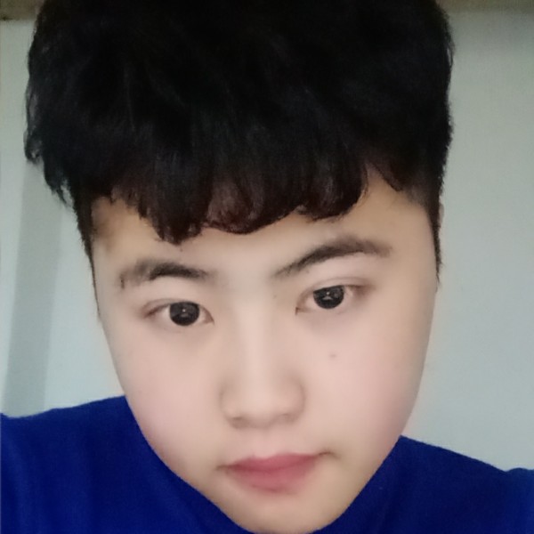 愉快踢唇彩的照片