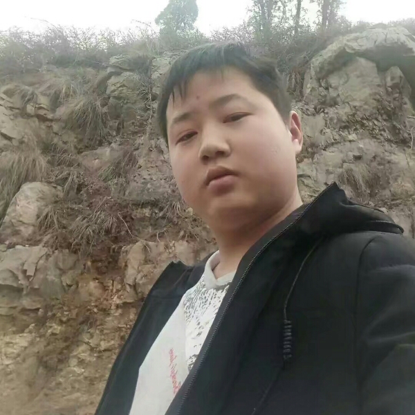 天使耳钉的照片