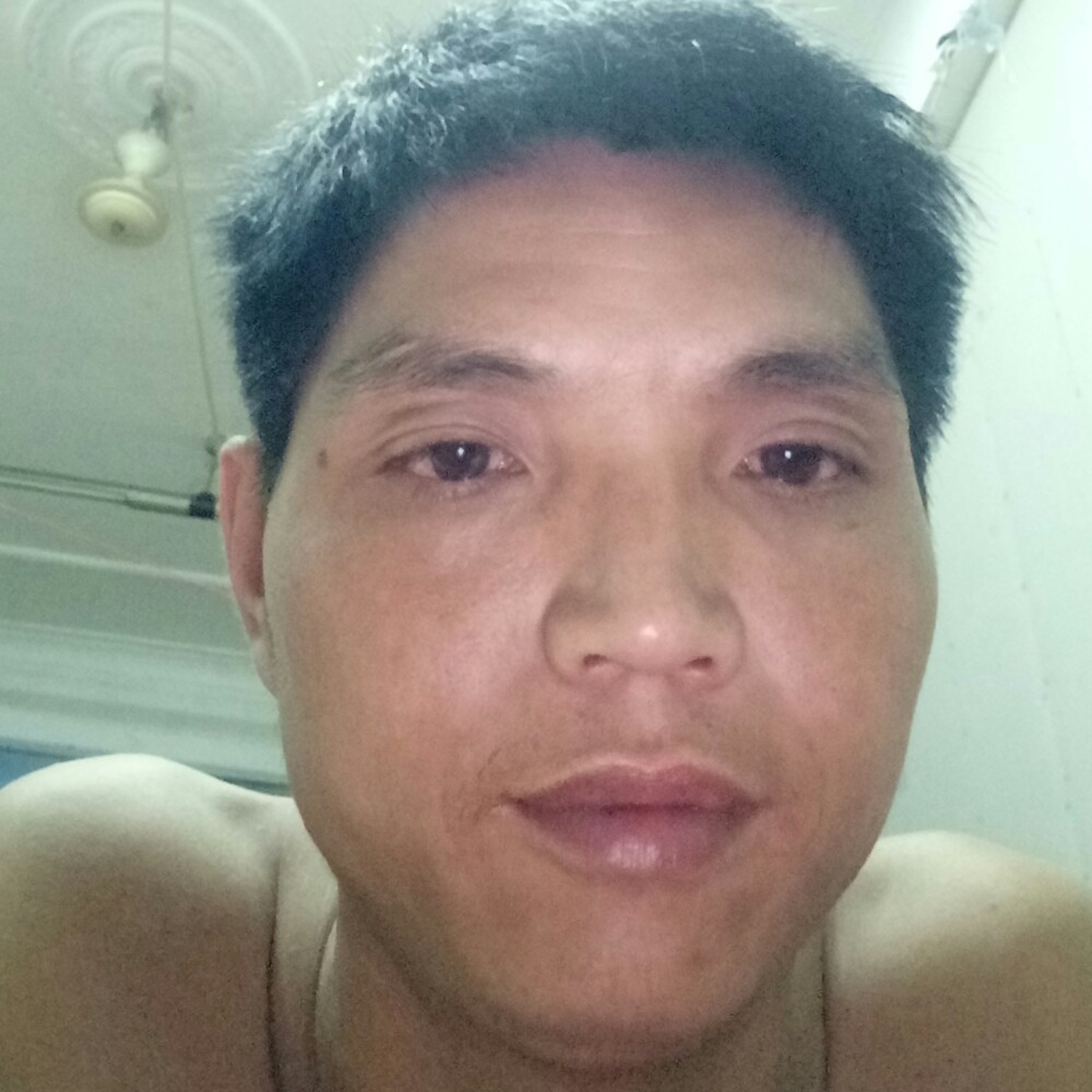 黑夜的酸牛奶的照片