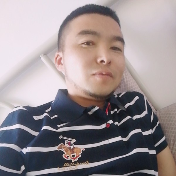打着灯笼找低调的照片