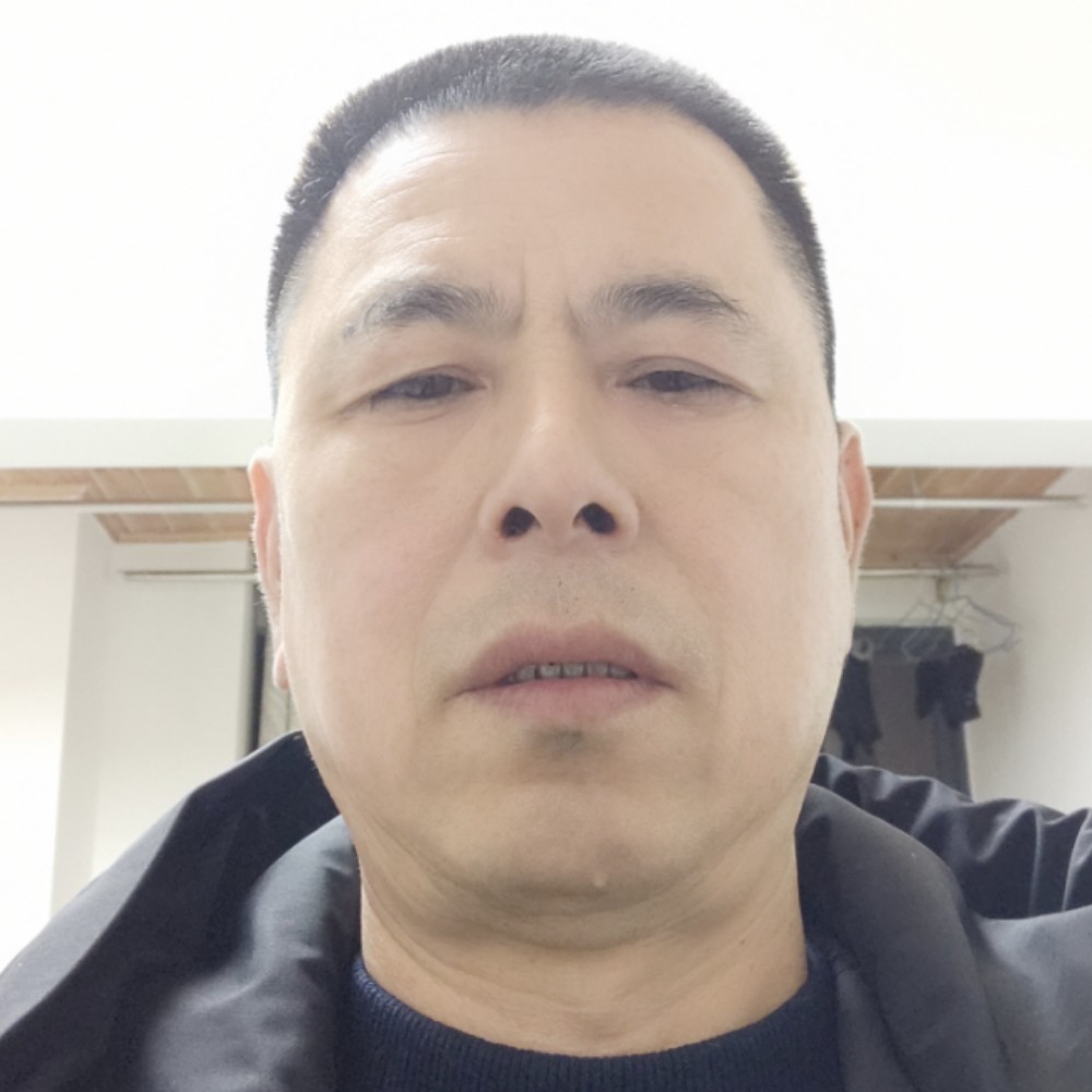 活泼拿爆米花的照片