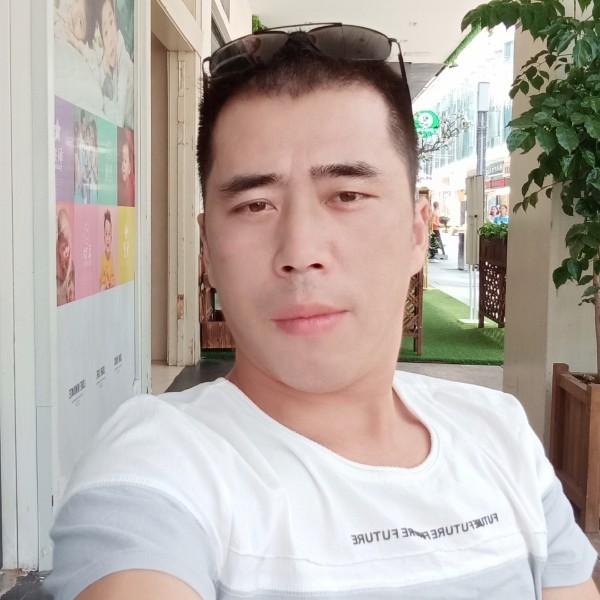 等你确认眼神的照片