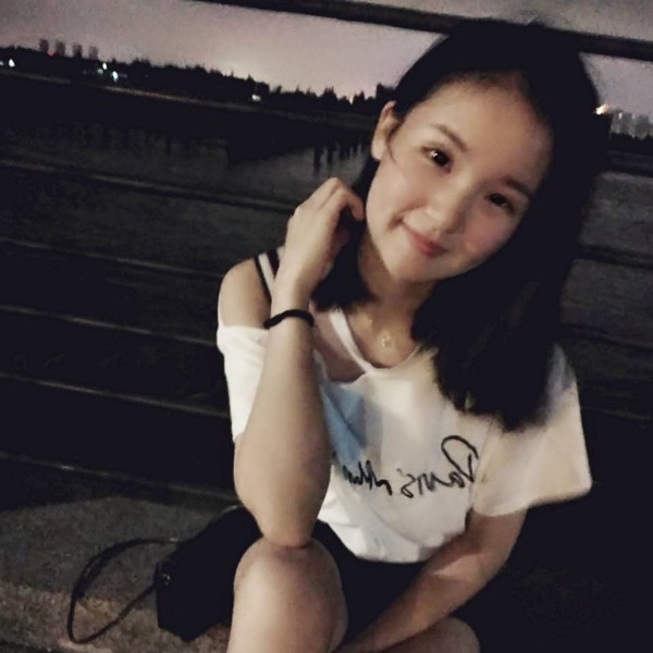 啊霞姑娘*的照片