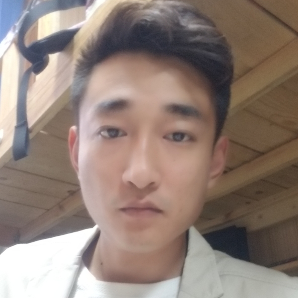 楼房回眸贪玩的照片