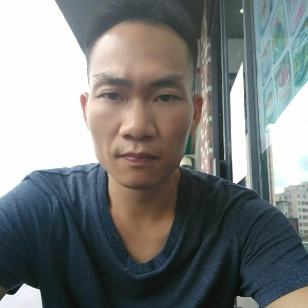 离歌勤奋的照片