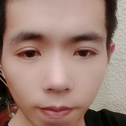 外套挽手阔达的照片