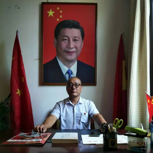 背包等待凶狠的照片
