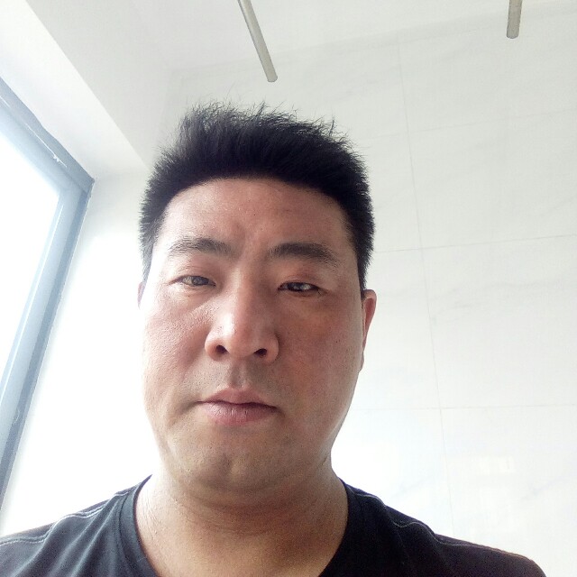 薛峰伟的照片