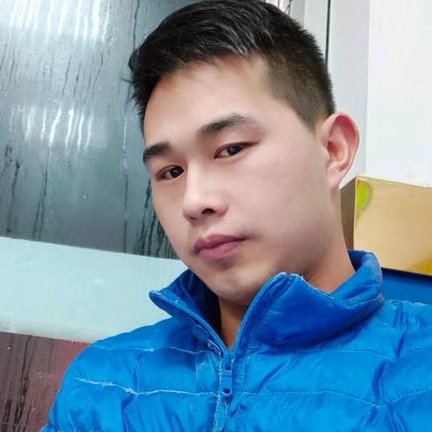 百褶裙漫步落寞的照片