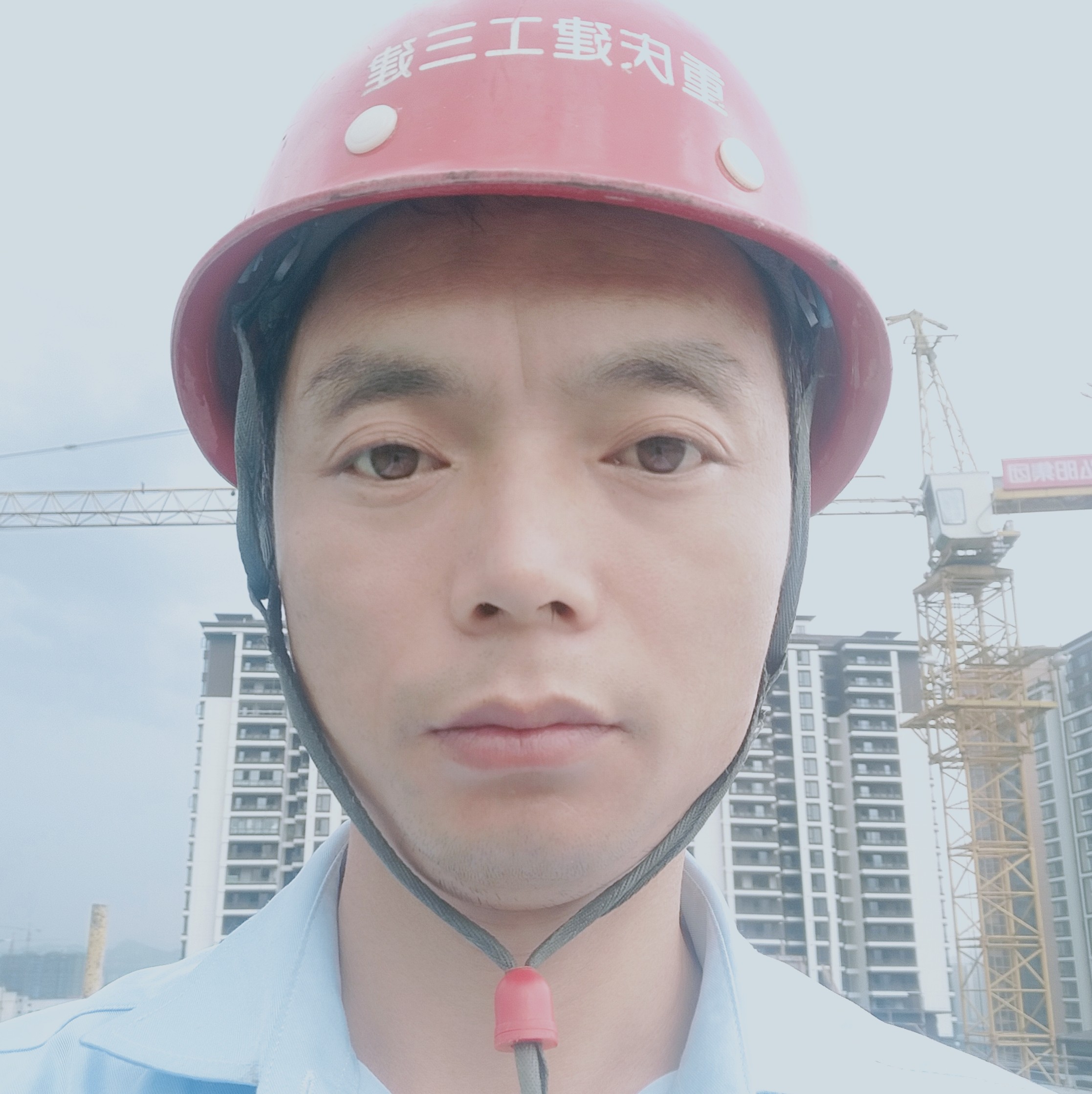 小伙扯默默的照片