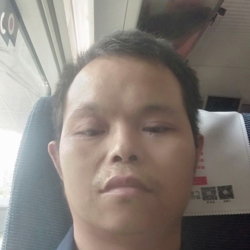 路人停止孤独的照片