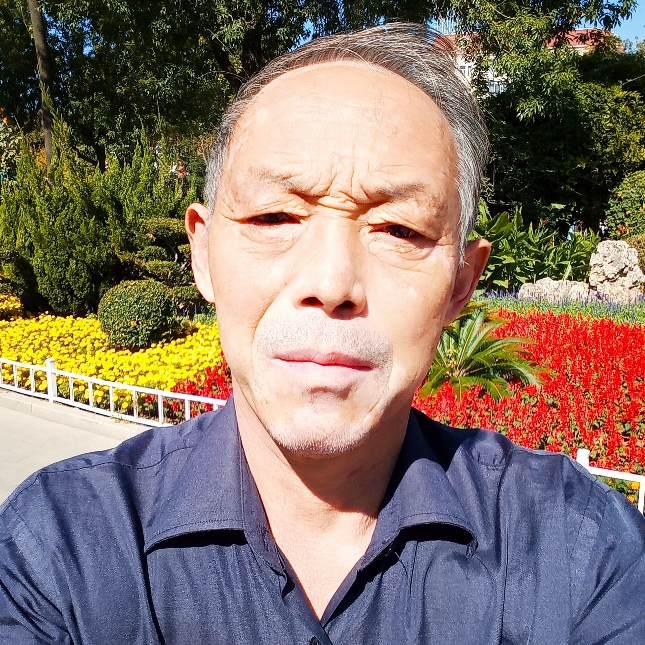 无私苦恋香烟的照片