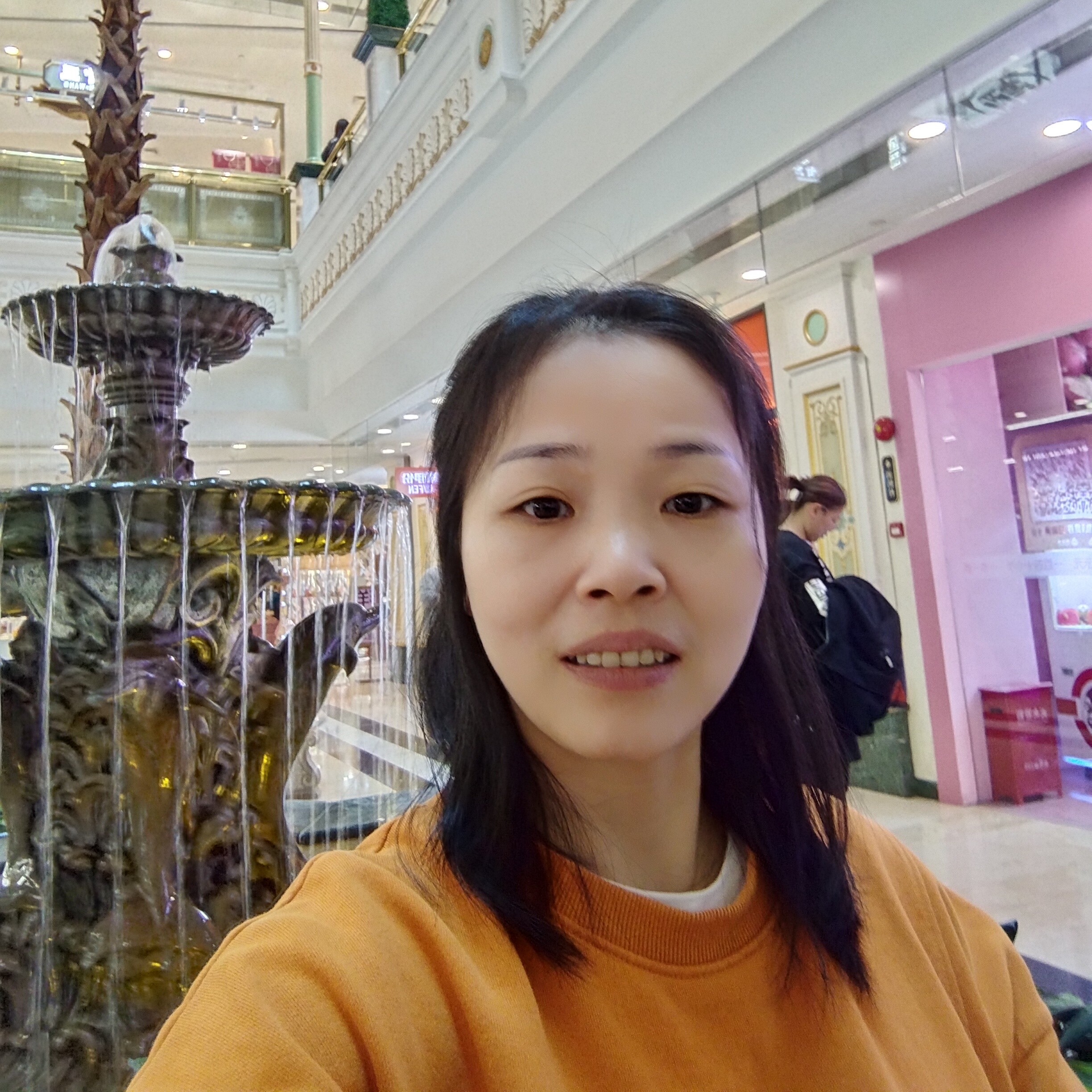 认真的水壶的照片