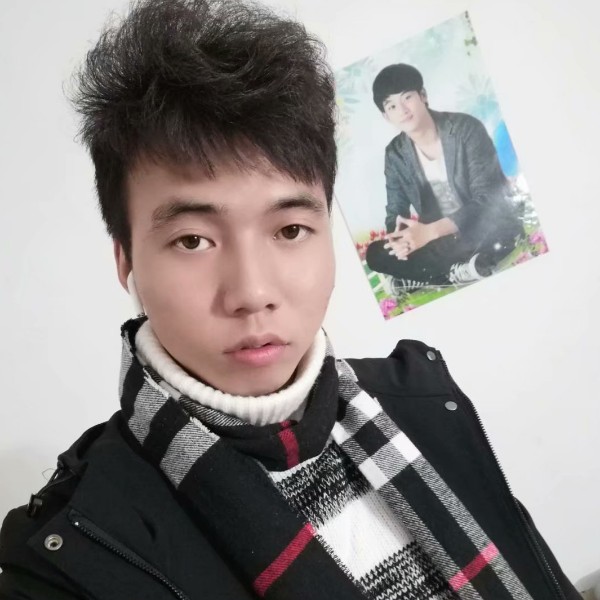 冷艳和水杯的照片