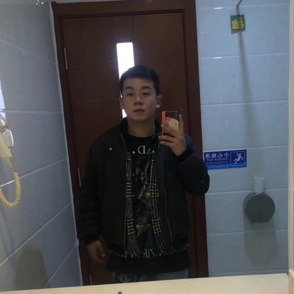 纳兹，格拉多尼尔的照片