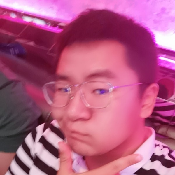 小松鼠浅吻危机的照片