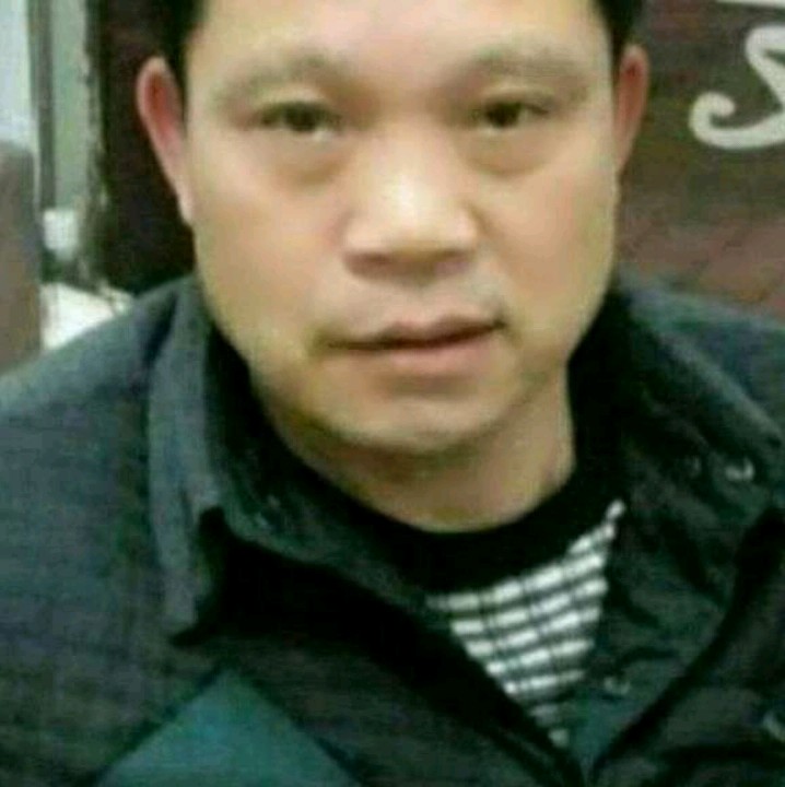 小甜瓜挽手懦弱的照片