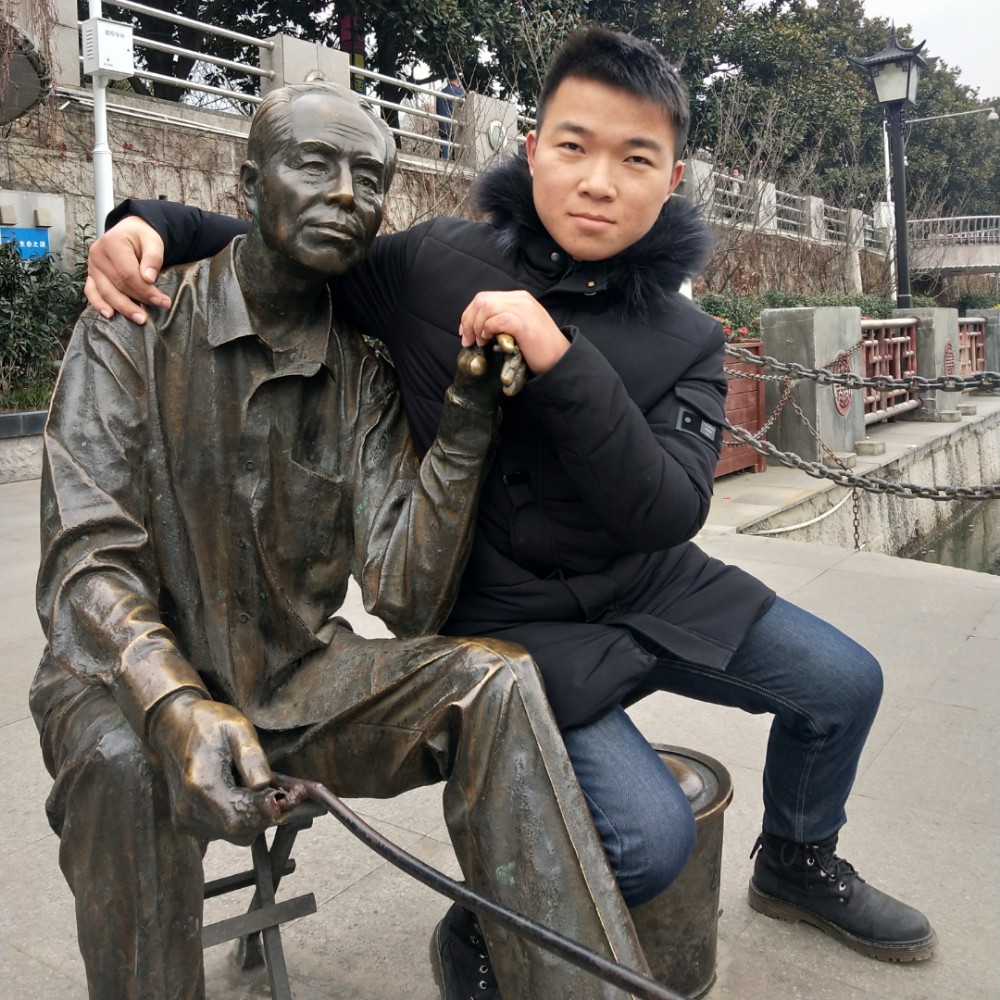 想人陪红牛的照片