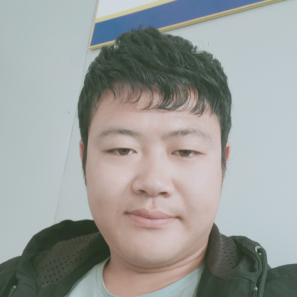 小蝴蝶浅吻甜蜜的照片