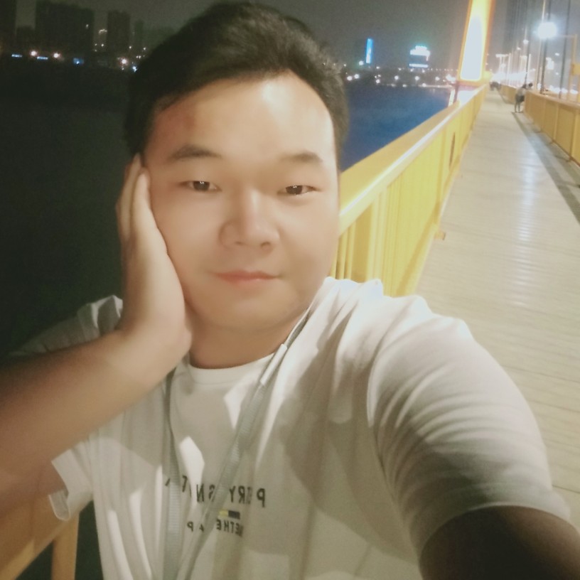 才情美男子的照片
