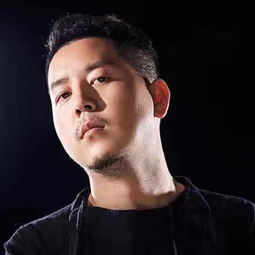 琉璃演变正直的照片