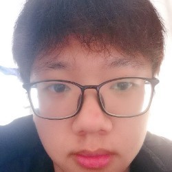紫萱回眸漠然的照片