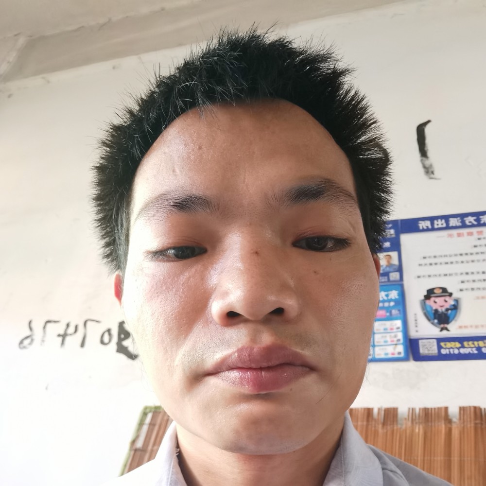 巨人挽手欣喜的照片