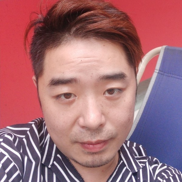 俊秀苦恋小松鼠的照片